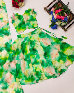 Conjunto de Lehenga Choli Largo con Estampado Digital Verde de Lujo Moderno de Shoryam Fashion |   Ropa de Fiesta de Boda para Niños de Secado Rápido - Product Image 2