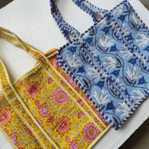 Fait à la main Kantha coton sacs fourre-tout avec des impressions vibrantes élégant écologique et pour transporter tous les jours ou cadeaux. - Product Image 4