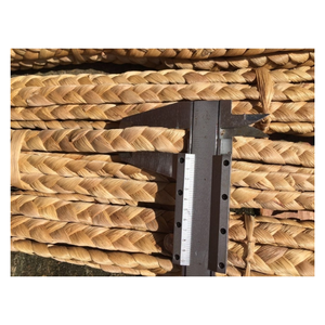 Rollos de cuerda trenzada de jacinto de agua vietnamita natural ideales para encuadernación de muebles, proyectos decorativos - Product Image 1