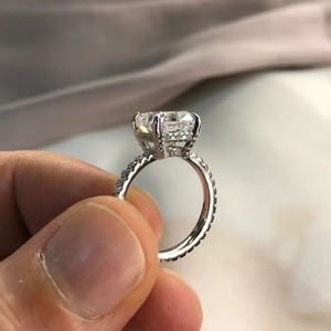 Anillo de Compromiso y Boda Vintage de Plata de Ley 925 con Moissanita de Corte Cojín y Engaste de Garras, Certificado por Terceros, Joyería de Lujo - Product Image 3