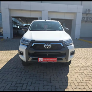 Auto Usado de Calidad a Precio Accesible, Toyota Hilux 2020 2.8 GD-6, Carrocería Elevada, Cabina Extendida, Volante a la Derecha - Product Image 1