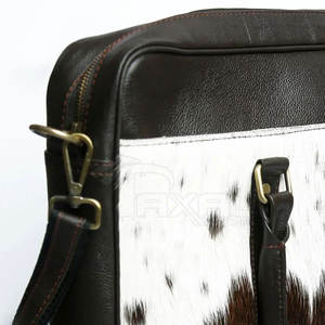 Sac pour ordinateur portable en cuir de vachette pour adultes fabriqué au Pakistan Sac pour ordinateur portable en cuir de vachette imprimé avec logo personnalisé - Product Image 5