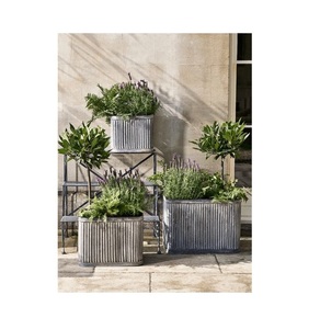 Bac à fleurs galvanisé de la meilleure qualité pour la décoration d'événements rustiques, les aménagements de jardin et les designs floraux d'intérieur créatifs - Product Image 1