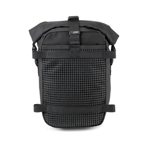 Bolsa de sillín compacta impermeable de PVC Kriega US-5 para cualquier motocicleta con características de bolsas para motocicleta y soporte trasero - Product Image 2