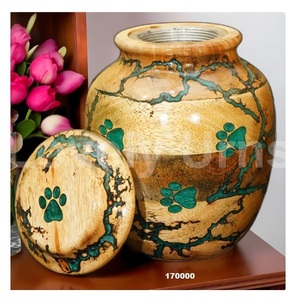 Urna de cremación de madera con estampado de pata verde para cenizas de mascotas - Product Image 1