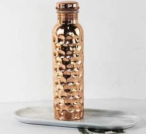 Auténtica botella de agua Ayurvédica de cobre de 500ml a prueba de herrumbre con beneficios antimicrobianos naturales Diseño tradicional para la hidratación - Product Image 1