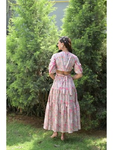 ชุดเดรสผ้าฝ้ายพิมพ์ลายดอกไม้สไตล์โบฮีเมียนแบบอินเดีย ความยาวปานกลาง เหมาะสำหรับใส่ในฤดูร้อน ของขวัญแต่งงานสำหรับผู้หญิง  ชุดลำลองสีขาวหวานๆ - Product Image 2