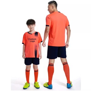Logotipo de impresión gratis Ropa de equipo de fútbol Camiseta deportiva personalizada barata Nuevo modelo Últimos diseños de camiseta de fútbol Uniforme de fútbol al por mayor - Product Image 2