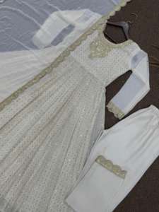 Robe vintage d'été ample en georgette naturelle lourde avec broderie machine, ensemble pantalon et dupatta, longueur genou - Product Image 5