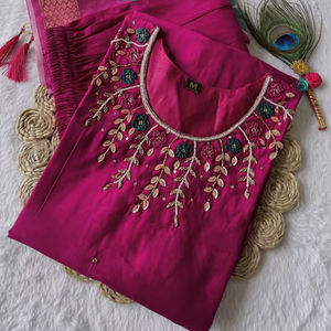 Robe de créateur en soie longue pakistanaise Salwar Kameez Dupatta Robe de travail manuel à la mode pour les fêtes de mariage Dernières créations - Product Image 1