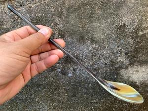 Cuillère en corne de buffle naturelle, fabriquée à la main et polie, parfaite pour servir des épices, des condiments ou pour une utilisation décorative sur la table, de haute qualité - Product Image 2
