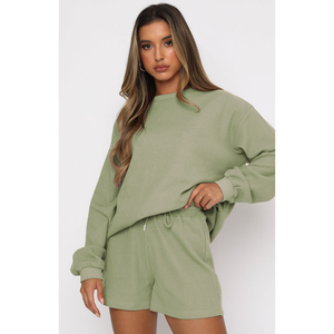 100% Polyester hiver solide ample grande taille décontracté col rond sweats et shorts deux pièces ensemble pour les femmes - Product Image 1