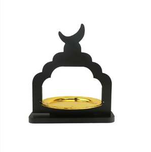 จานเสิร์ฟรูปพระจันทร์เสี้ยวโลหะสีทองที่ทำขึ้นอย่างสวยงามพร้อมดีไซน์ทันสมัยสำหรับตกแต่งบ้านในโอกาสเทศกาล - Product Image 2