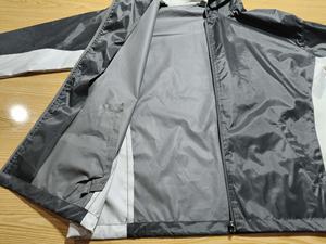 Chaqueta Cortavientos Unisex de Lona Delgada, Impermeable, con Bordado de Dibujos Animados y Capucha - Product Image 3