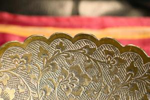 Bol ou support en or de designer royal pour bonbons, noix, bijoux ou bibelots, organisateur de table, élégant pour l'intérieur et les cadeaux - Product Image 3