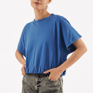 Tops cortos estampados personalizados para mujer hechos de algodón suave, ideales para trajes casuales, ropa de calle o eventos - Product Image 3