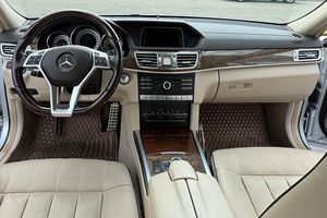 Mercedes-Benz E400 4Matic Sedán 2016 en Buen Estado - Product Image 4