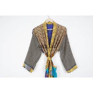 Robe maxi élégante japonaise vintage en soie recyclée ethnique pour femmes, kimono à col en V, cordon de serrage, couverture de bikini, patchwork sur le devant - Product Image 2