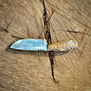 Meilleur couteau de skinner fait à la main avec poignée en résine personnalisable OEM Meilleurs couteaux de chasse Cadeau pour bricolage en acier inoxydable - Product Image 3