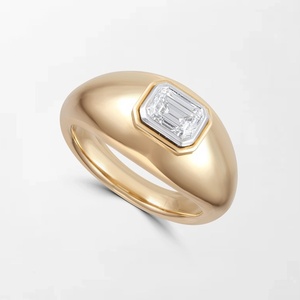 Anillo con Corte Esmeralda y 1 Diamante Cultivado en Laboratorio de 0.5 Quilates E-VS1 en Oro Amarillo de 18K para Regalo de Aniversario de Bodas - Product Image 1