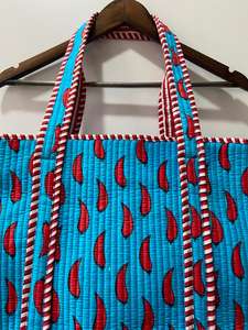 Bolsa de Mano Acolchada de Turquesa Hecha a Mano con Motivo Rojo Bordado, Bolsa de Compras de Algodón, Bolsa Grande para Viajes y Uso Diario - Product Image 4