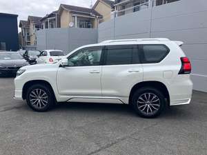 TOYOTA LAND CRUISER PRADO 2022 assez utilisé - Product Image 3