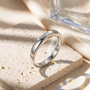 Bague de mariage Jeulia pour homme à motif vague diagonale en or 10K, 14K, 18K ou platine avec sertissage invisible géométrique marquise - Product Image 4