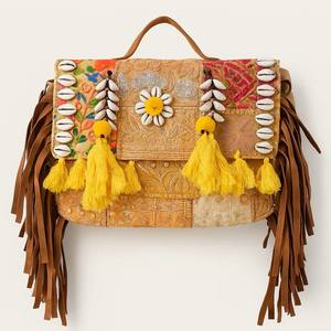 Bolso Artesanal Desert Bloom con Parches Vibrantes y Flecos Bordados con Conchas de Cauri - Bolso Tote Estilo Bohemio Chic - Product Image 3
