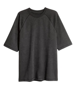 เสื้อยืดโอเวอร์ไซส์ผ้าฝ้าย 100% ขายดี ราคาถูก สัมผัสนุ่ม ระบายอากาศดี เป็นมิตรกับสิ่งแวดล้อม ขายส่ง เสื้อผ้าสตรีทแวร์ผู้ชายแบบสั่งทำ - Product Image 3