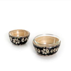 Elegante cuenco floral negro con acabado único hecho a mano, ideal para servir frutas, ensaladas, aperitivos y acento decorativo en la Mesa - Product Image 2