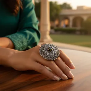 Anillo de Cóctel Ajustable Chapado en Oro Rosa con Piedras Preciosas Naturales, Joyería Moderna y Elegante con Incrustaciones de 18K - Product Image 2