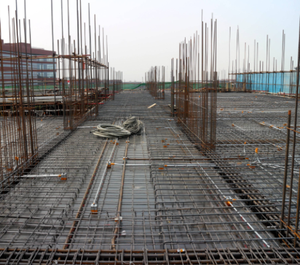 แผ่นไม้อัดเคลือบเมลามีนแบบมินิมอล ขนาด 4 ฟุต x 8 ฟุต ใช้ซ้ำได้ 10 ครั้ง แกนไม้สน หนา 12 มม. 15 มม. 18 มม. สำหรับงานก่อสร้าง - Product Image 6