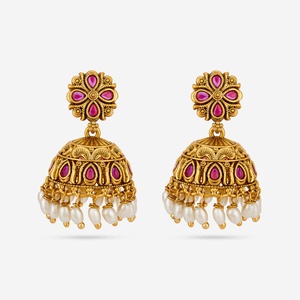 Boucles d'oreilles pendantes de style antique, motif floral religieux tendance, en cuivre et laiton avec perle principale, pour mariages et fêtes - Product Image 1
