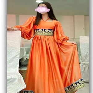 Fournisseur pakistanais fabrication de robes afghanes de haute qualité pour femmes au tarif de gros couleur unique robe longue orange - Product Image 1