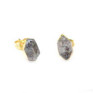 Natural Raw Mini Herkimer Diamond April Birthstone oro galvanizado Stud pendientes al por mayor para la India - Product Image 2
