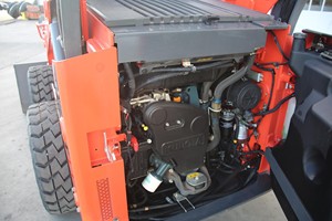 2020 Moteur diesel de chargeuse-pelleteuse Kubota SSV75 avec boîte de vitesses et pompe à vendre - Product Image 4