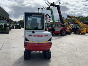 Mini-excavatrice Takeuchi TB230 neuve et d'occasion, excavatrice sur chenilles compacte, excavatrice hydraulique avec godet pour la construction - Product Image 4