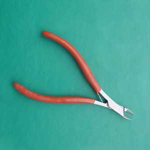 Excelente calidad de pinza para cutículas con instrumentos de belleza Red Dip Ce Acero inoxidable alemán de alta calidad ANAAIF ENTEREPRISES - Product Image 3