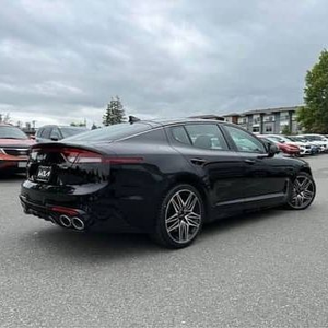 Sedán Deportivo de Alto Rendimiento, Diseño de 5 Puertas, Iluminación LED Moderna, Características de Lujo, Sin Accidentes - Product Image 3