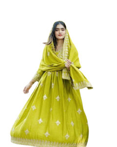 Ensemble élégant de costume en soie crêpe longue pour femmes avec broderie exquise et Dupatta magnifiquement imprimé - Product Image 1