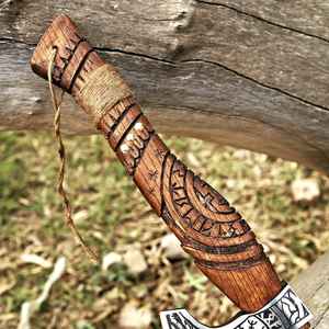 Hache Viking à manche sculpté artisanal, qualité industrielle, hache de survie à barbe, hache d'extérieur avec manche en bois pour le camping avec étui - Product Image 5