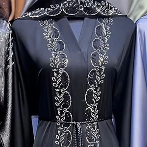 Belle Abaya noire de Dubaï pour femmes Kaftan de travail à la main Vêtements et accessoires islamiques traditionnels conçus pour les musulmans - Product Image 1