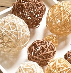 Hot Trend 2024 Bolas de mimbre de ratán hechas a mano para Navidad con varios diseños y colores Blanco/Marrón/Beige - Product Image 3