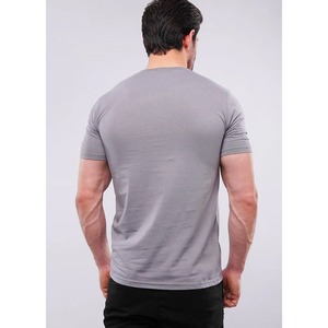 Camiseta de algodón orgánico 100% al por mayor para hombre Cuello clásico transpirable patrón liso estampado Digital poliéster/algodón - Product Image 3