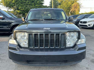Pre-owned 2010 Jeep Liberty Sport avec sièges en cuir intérieur foncé FWD Drive direction à gauche-utilisé - Product Image 6