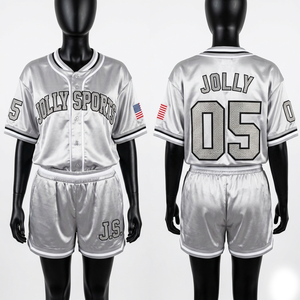 Ensemble de maillot et short de baseball en satin polyester premium 180 GSM pour femme, couleur argent, logo personnalisé thermocollé avec strass. Ensemble pour femme. - Product Image 1