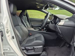 Excelente Auto Usado 2023 Toyota C-HR Limited 1.8P HV ECVT FWD SUV Listo para Enviar - Product Image 6