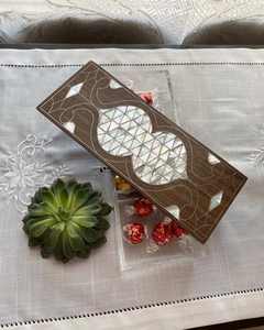 Caja Decorativa Acrílica de Lujo con Esplendor de Perla Atemporal, Tapa de Madera con Incrustaciones de Nácar Hechas a Mano, para Celebraciones del Eid y Regalos - Product Image 6