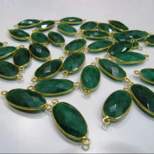 Emeraude Forme Ovale Briolette 12x22mm Connecteurs breloques Double Boucle Lunette Briolette Bijoux Connecteurs vendus par pièce - Product Image 1
