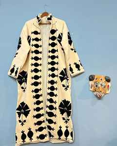 Venta al por mayor Suzani bordado terciopelo Chaqueta larga Kimono Mujer-Tallas grandes Suzani Floral bordado Chaqueta larga - Product Image 3